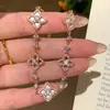 Pulsera Geométrica de Circonita de Lujo Ligero y Gama Alta, Nueva Popular Pulsera Transfronteriza 2026 con un Diseño Único para Mujeres