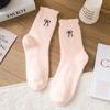 Meias Femininas Outono e Inverno Espessas Quentes Meias Femininas Meia Cano Médio Meias Bordadas com Laço Meias para Casa Meias de Dormir