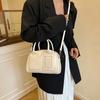 Bolso Boston portátil retro de estilo coreano para mujer, primavera 2025, nuevo bolso cruzado de hombro con costuras elegantes y de moda.