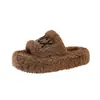 Pantuflas de felpa para mujer para exteriores 2026 otoño e invierno nuevas estilo coreano de suela gruesa para aumentar la altura versátiles antideslizantes de algodón esponjoso