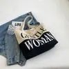 Bolso casual de moda de gran capacidad con estampado de letras 2024 principios de primavera nuevo bolso de hombro axila estilo occidental bolso tote de lona