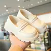 Mocasines estilo británico para niños 2026 primavera-verano nuevos zapatos sin cordones para niñas, zapatos Mary Jane de cuero con suela gruesa