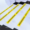 Cuidado, adesivos de piso antiderrapantes e resistentes ao desgaste, placas, placas deslizantes estreitas, preste atenção ao aviso de segurança sob os pés, linha de um metro