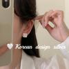 Versión Coreana de Estilo Ins de Dongdaemun Joyería de Plata Plata de Ley S925 Pendientes Sencillos Elegantes de Cuatro Hojas con Puntadas de Perla Gama Alta