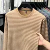 Camiseta de Hombre de Manga Larga con Cuello Redondo y Rayas, Estilo Vintage, Nueva Colección Otoño 2026, Camisa Básica Versátil de Moda Casual para Hombre