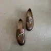 Camada superior de couro bovino lavado~ Fivela vintage slip-on versátil mocassins preguiçosos com ferradura sapatos planos pequenos de couro único