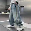 Calça jeans masculina de primavera e outono com perna curva, color block com fita tecida, bolso traseiro bordado, corte solto, calça comprida moderna para meninos mais velhos