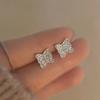Aretes de Perlas Redondas con Pin de Plata S925, Elegantes Retro Franceses, Aretes de Botón de Lujo Ligero, Diseño de Nicho Personalizado