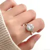 Anillo Ovalado de Zirconia Estilo Coreano, Diseño de Nicho con Acabado de Alta Gama, Mismo Estilo que Blogueros Influencers de Internet, Anillo Abierto de un Solo Diamante para Dedo Índice al por Mayor