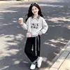 Nueva sudadera de cuadros patchwork para niñas, pantalones casuales y de moda de cuadros patchwork de pierna ancha, atuendo moderno estilo universitario