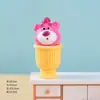 Ornamento de Mesa de Urso Morango de Resina em Estoque na Fábrica para Escritório e Casa, Miniaturas Fofas, Presentes Culturais e Criativos da Moda Atacado