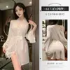 Feimu Yuying Bata de Noche con Ribete de Encaje Satinado Zy6171 Lencería Sexy Sensual Hogar Deseo Puro Transparente