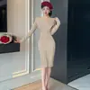 Nuevo Vestido Suéter de Punto de Moda Otoño e Invierno, Cuello en V, Bloques de Color y Rayas, para Personas Bajas