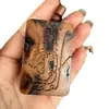 Entrega en la Montaña Longhu madera de azufaifo Lei Jiao caída de luz dorada collar de mirto de Creta colgante para coche. Colgante