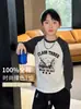 [Liquidación] Top Versátil para Niños Primavera 2026 Camiseta de Manga Larga de Algodón Puro con Estampado de Letras y Mangas Raglán Bloqueadas por Color Moderno