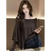 Este otoño, prueba este elegante y cómodo suéter de punto estilo capa gris para mujer.. Es un top de longitud media muy bonito que crea un look de dos piezas falso