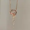 Collar de acero de titanio rosa dulce acero de titanio niña incrustado pedrería colgante de flor cadena clavícula collar de moda celebridad de internet