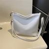 Bolso de hombro para mujer, de piel suave, de gran capacidad, estilo retro, sencillo, a la moda, estilo otoño e invierno 2023, nuevo estilo, bandolera de moda