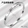 Pulsera de acero de titanio, un artículo de moda popular transfronterizo en Europa y América, con un diseño de lujo ligero y único, pulsera de acero inoxidable