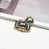 Materiais para Acessórios de Joias DIY Feitos à Mão: Pingente Brocado de Canção com Tampa Dupla Face e Base Incrustada, Apresentando um Design de "Riqueza Instantânea"