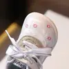 Zapatos para niña pequeña, zapatos de suela blanda para bebé para primavera y otoño, zapatillas bordadas estilo princesa para niños de 1 a 3 años