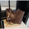 Bolso minimalista de gran capacidad transfronterizo, nuevo y elegante bolso tote casual para mujer, adecuado para ir al trabajo, con un diseño retro y versátil para llevar al hombro o debajo del brazo