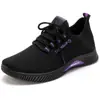 Sapatos de Pano de Pequim Antigo Primavera e Outono Moda Feminina Versátil Solado Macio Confortável Sapatos de Mãe Sapatos Pretos Antiderrapantes Casuais Sapatos Esportivos
