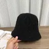 Atacado Coreano 2026 Novo Padrão de Diamante Doce Chapéu de Pescador de Tricô Feminino Outono Inverno Quente Chapéu Balde Preguiçoso Tendência