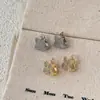Brincos Minimalistas de Alto Padrão de Nicho Exquisitos, Pequenos e Elegantes, Versáteis, Simples e Modernos, Presilhas de Orelha/Tarraxas Four-Leaf com Diamantes