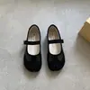 Novedad Moda Primavera y Otoño 2026 Zapatos Individuales Versátiles de Punta Dividida, Zapatos de Herradura, Mary Janes Retro de Gamuza con Correa Única