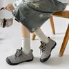 Sapatos Casuais de Malha em Couro Macio para Mulheres, Novo Modelo de Verão 2026, Tênis Esportivos Vazados em Malha, Sapatos Versáteis e Respiráveis para Caminhada ao Ar Livre