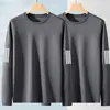 Camiseta casual masculina versátil de cor sólida para o outono 2026, gola redonda solta, manga longa, top moderno