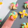 Molino de Viento de Color Caramelo Resina Accesorios Pequeños DIY Pegamento de Crema Dijes para Zapatos Imanes para Nevera Decoración de Papelería Materiales de Parche