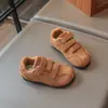 Zapatillas de Entrenamiento Alemanas para Niñas Estilo Retro con Velcro 2026 Otoño/Invierno Nuevas Zapatos Birkenstock Cómodos de Suela Suave para Niños Zapatos Casuales de Tabla