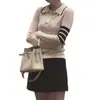 Suéter de Punto de Manga Larga para Mujer con Cuello Polo a Rayas de Bloques de Color Estilo Europeo Otoño Nuevo Diseño Único y Hermoso Fábrica