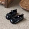 Sapatos de princesa estilo coreano para meninas 2026 primavera e outono sapatos de couro pequenos versáteis para crianças com solas macias para apresentações de meninas pequenas e para combinar com saias