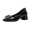 Sapatos de Salto Alto Chunky Elegantes Retrô para Mulheres, Bico Quadrado Francês, Fivela de Strass Estilo Hong Kong Vinho de Alto Padrão 2026