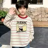 Camiseta infantil de algodão puro com retalhos listrados de manga longa, novo estilo primavera e outono, camiseta básica estilosa e de corte solto para meninos