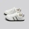 Tênis da moda com biqueira de concha e rosto sorridente para mulheres, nova coleção outono 2026, sapatos esportivos super populares e versáteis na moda estilo Forrest Gump JD1737