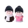 Joias de micro paisagem de musgo roupas de inverno avô avó e filho boneca velha combinação montagem DIY ornamentos