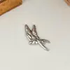 Coleção de Broches Irregulares de Pérola Flor de Cruzamento para Mulheres, Luxo Leve, Alto Padrão, Retrô, Broche Versátil com Corsage para Terno