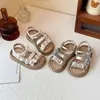 Nuevas Sandalias de Verano para Niñas 2026 Estilo Coreano Zapatos de Princesa Suela Suave Antideslizantes Zapatos de Playa de Moda Versátiles Sandalias para Estudiantes