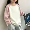 Sudadera para niña, versátil para primavera y otoño, estilo nuevo, jersey de manga larga para niños, adecuado para niños pequeños y niños pequeños, capa base cálida estampada para otoño e invierno