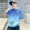 Nueva camiseta de verano para niños con estampado de letras de dibujos animados, top de verano de manga corta para niños, ropa para niños de tallas pequeñas y medianas