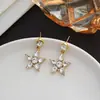 Pendientes de estrella con incrustaciones de diamantes cruzados, temperamento exquisito, pendientes de botón versátiles, moda nicho, pendientes de tacto de alta gama, venta al por mayor para mujer