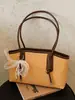 Bolsa de Ombro para o Dia a Dia para Mulheres, Nova Tendência Verão 2026, Versátil, Fashion, Exquisite, Bolsa de Mão de Grande Capacidade