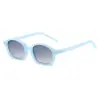 Gafas de Sol Europeas y Americanas de Nueva Moda con Tachuelas Ovaladas, Elegantes y Versátiles, Estilo Callejero Color Gelatina Sencillas Casuales para Mujer