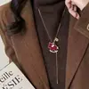 Collar largo ajustable, nicho de lujo ligero, nuevo diseño 2025, cadena para la clavícula de alta gama, cadena de suéter de moda para mujer