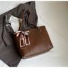 Bolso de hombro de gran capacidad para uso diario con texto, primavera de 2025, nuevo bolso de mano moderno con costuras a la moda.