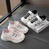 Zapatos Infantiles Primavera y Verano 2026 Estilo Nuevo Niños Casuales Suela Suave Malla Transpirable Huecos Zapatos para Correr Niñas Zapatos de Papá